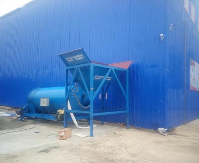 中鐵二十二局崇左鐵路滾筒洗石機工作現(xiàn)場